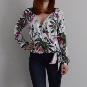 ❣️ SOLD | GUESS White Floral Blouse